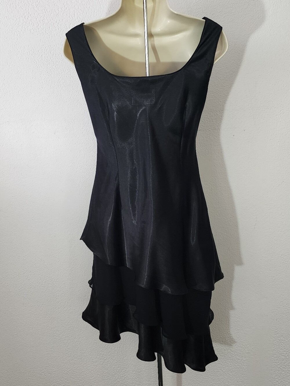 Karin Stevins Dress Satin Cocktail Layered Tiered Sleeveless Black Size 8 - Picture 8 of 9